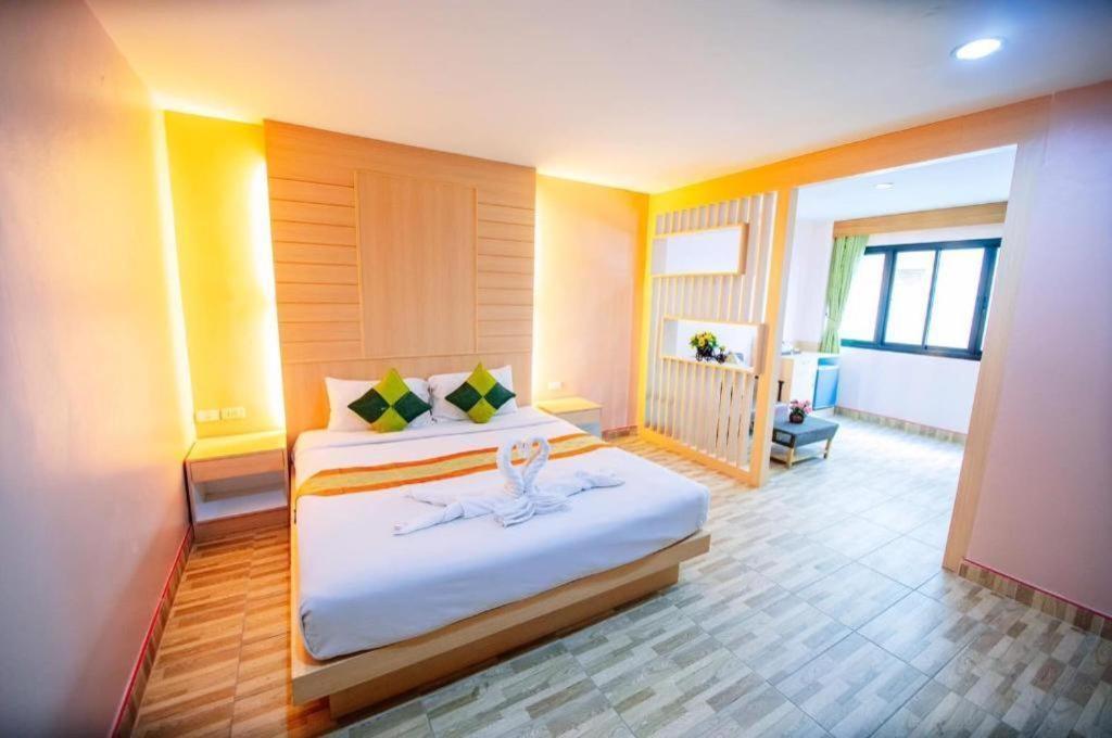 Oyo 343 Wanna Marine Hotel Patong Eksteriør billede